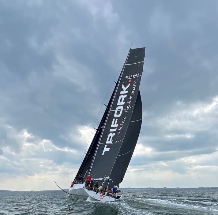 A remporté les "Line Honors" dans la course Pantaenius-Rund-Skagen. Au classement général ORC, les chasseurs de records du VO70 n'ont toutefois obtenu que la huitième place après la mise à jour du certificat de jauge.
