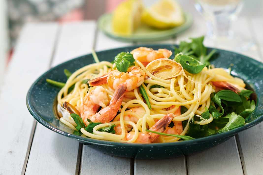 Spaghetti with prawns, rocket and lemon.