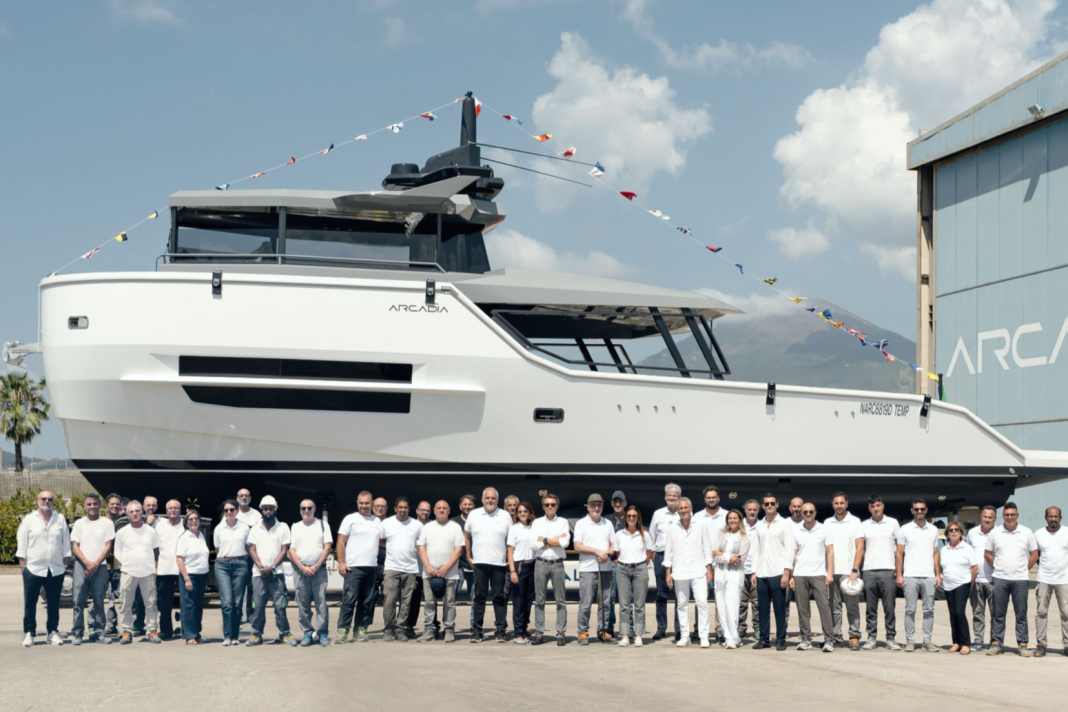 Alle da: Das Team von Arcadia verabschiedet die 22. Sherpa 60.