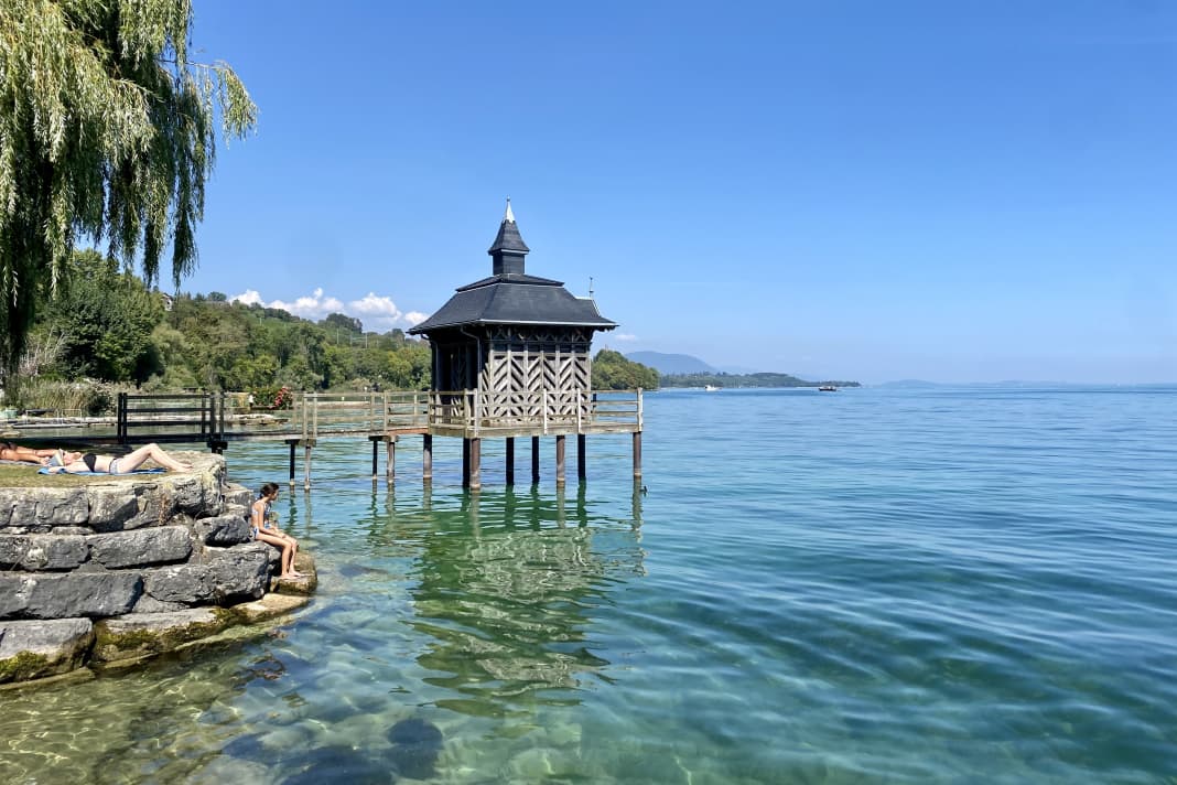 Seebad mit Pavillon in Saint Aubin am Neuenburgersee