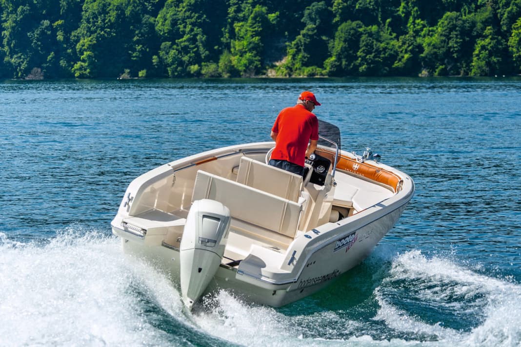 Mit dem 100-PS-Mercury macht die Invictus 190 FX eine sichere Gleitfahrt