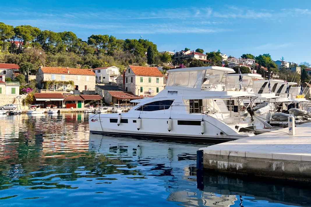 In addition to the standard manoeuvres such as the "Roman Catholic" mooring at a quay wall in the harbour, there is also the...