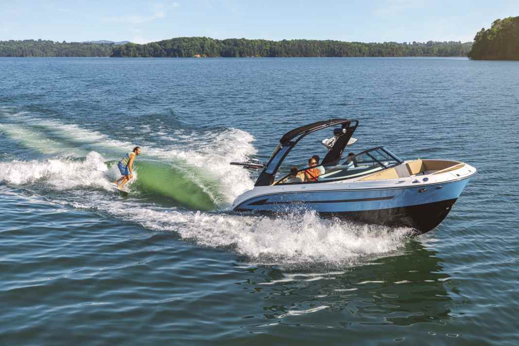 Wakeboat Sea Ray SDX 250 Surf