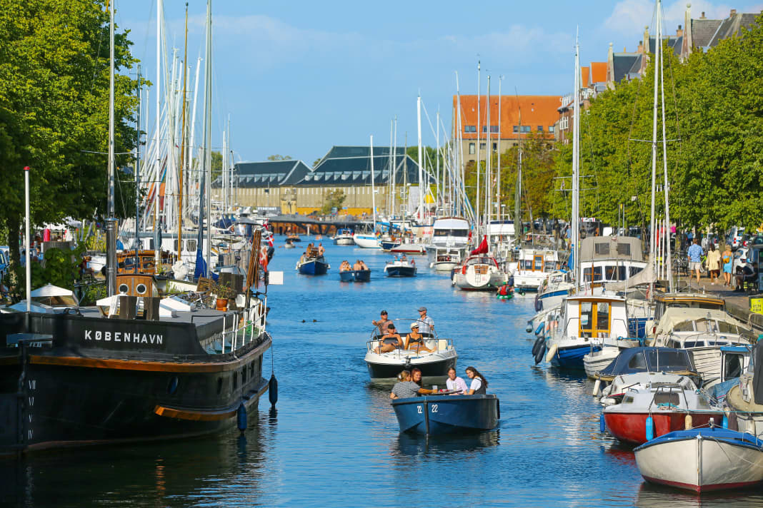 Right through the centre of Copenhagen: the Christianshavns Canal is part of every "city tour" on the water | Photos Morten Strauch