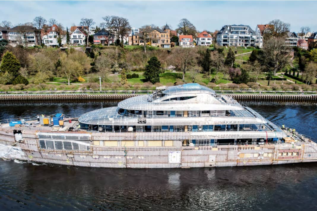 Lürssen trio: "Ace 21" travelled from Bremerhaven to Lemwerder