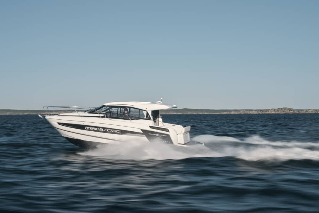 Der Göteburger Motorenhersteller Volvo Penta nimmt sich gerade mit massivem Ressourceneinsatz dem Thema E-Mobilität auf dem Wasser an