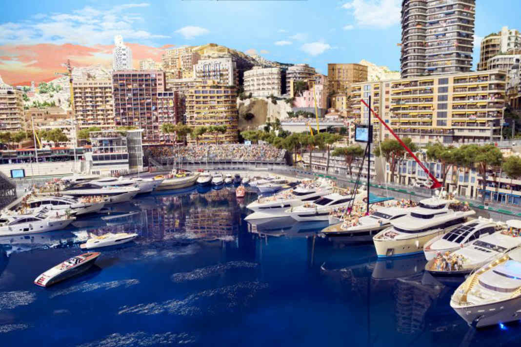 Beste Sicht während des GP: Superyachten legen in erster Reihe an und können das Spektakel aus nächster Nähe erleben.