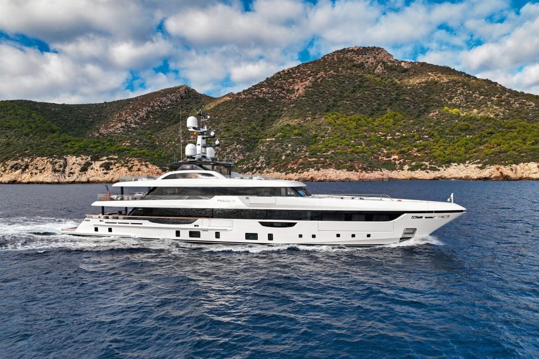 Made in Italy: „Piaceres“ Konstruktion lieferte das Team von Arrabito Naval Architects. Die 50-Meter-Yacht soll mit bis zu 15 Knoten unterwegs sein, die Reisegeschwindigkeit liegt bei zwölf Knoten