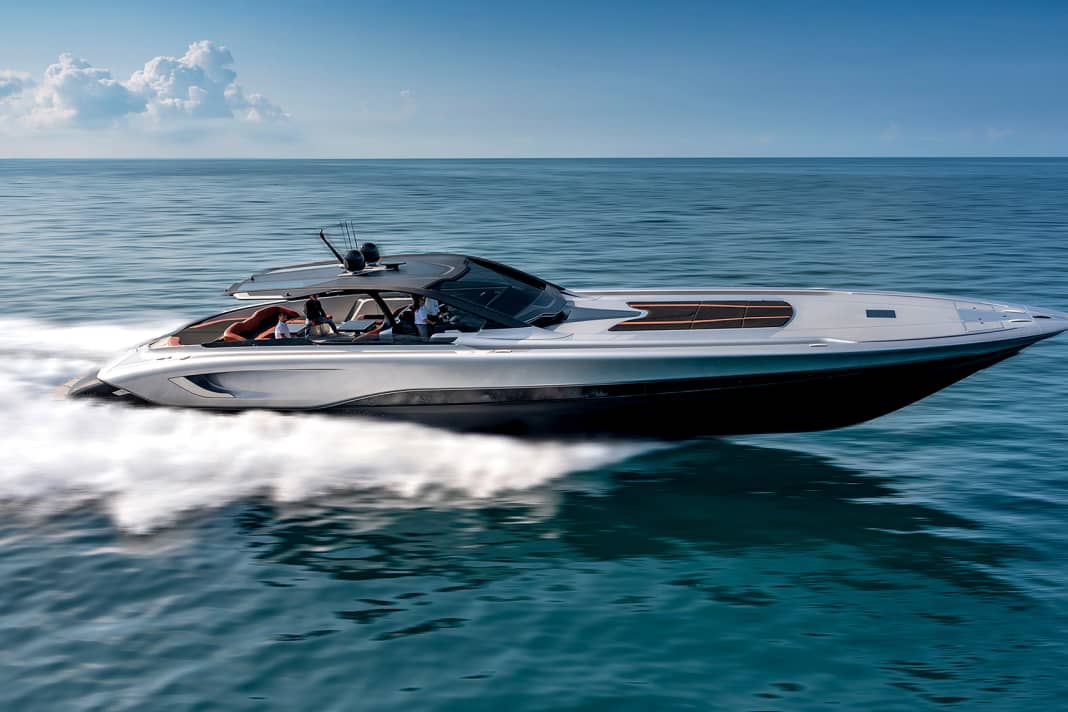 Besonderes Erlebnis: mit über 70 Knoten entspannt über das Wasser fliegen, und das bei einem vergleichsweise geringen Verbrauch