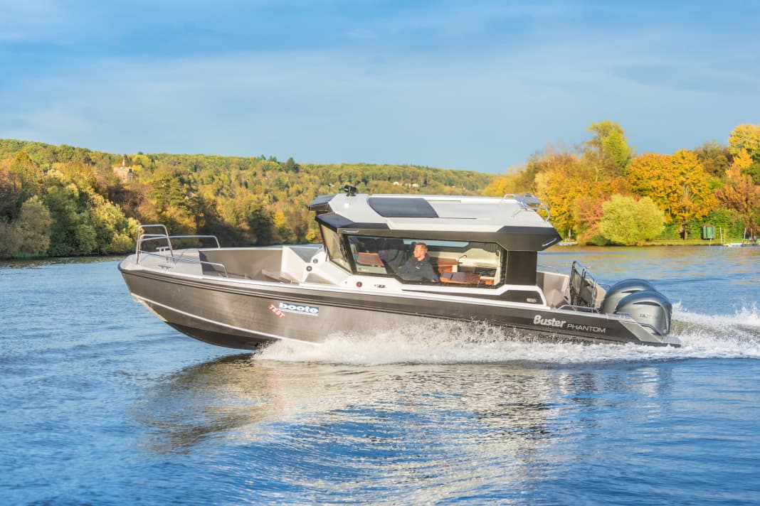 In schnellen Kurven zieht  der Rumpf ohne einhaken  oder schaukeln weich und  sicher seine Runden