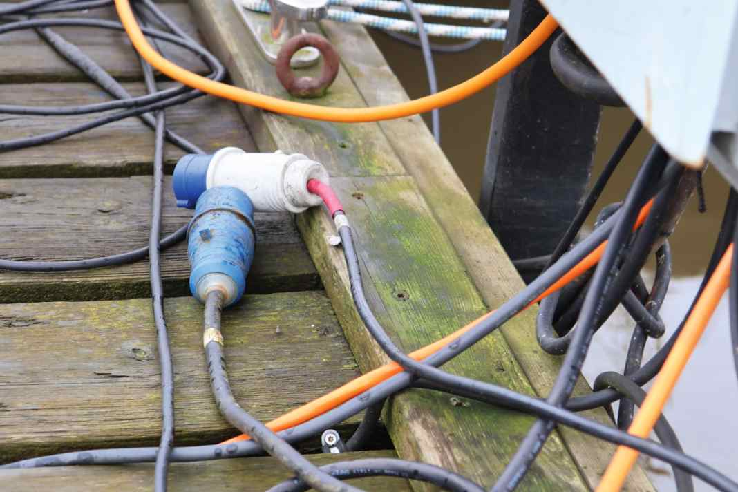 Unsecured: In combination with long cable lengths, the transition resistances of the additional plug connections using adapters are particularly risky