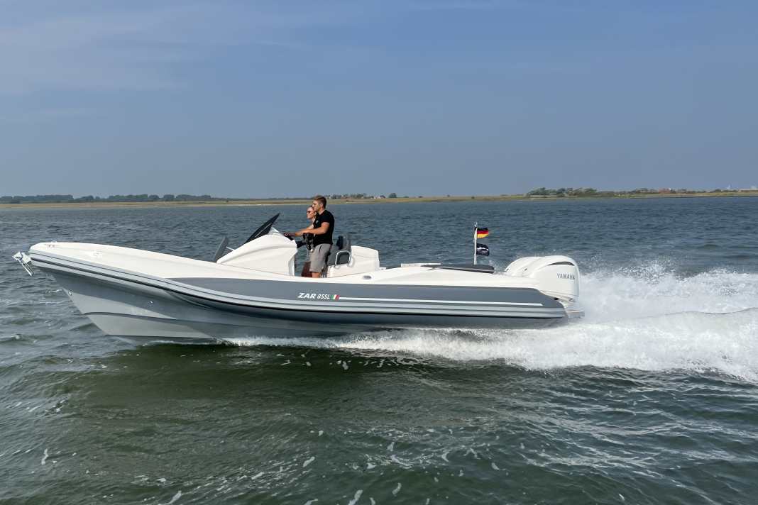 With the two 250 hp outboards we reached 50 knots