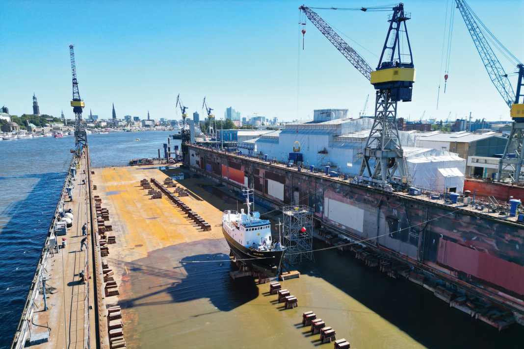 Minor overhaul: In the huge Dock 11 in Hamburg, Lürssen's refit team helped with repair work on the 25.64 metre long "Spirit of Ginette"