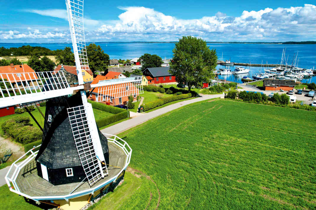 One of the area's top harbours is the one at the foot of the windmill on the islet of Agersø