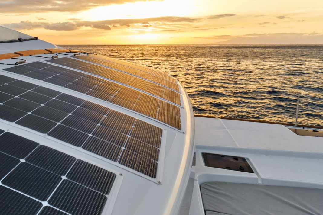 Steht ausreichend Platz zur Verfügung, können Solaranlagen einen Großteil des Stromverbrauchs vor Anker decken