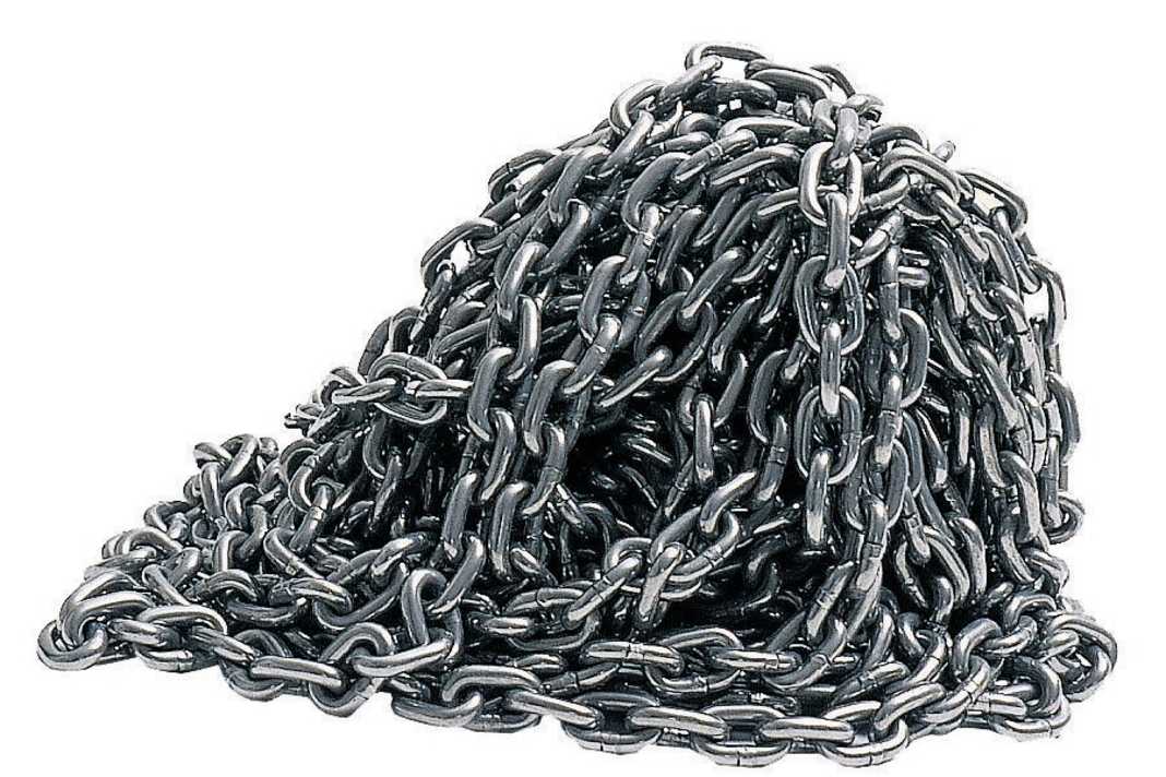Smooth: Stainless steel chains have a higher breaking load, look good and usually stay clean. Due to the smooth surface, the chain is well distributed in the anchor locker. However, there is a risk of pitting and crevice corrosion