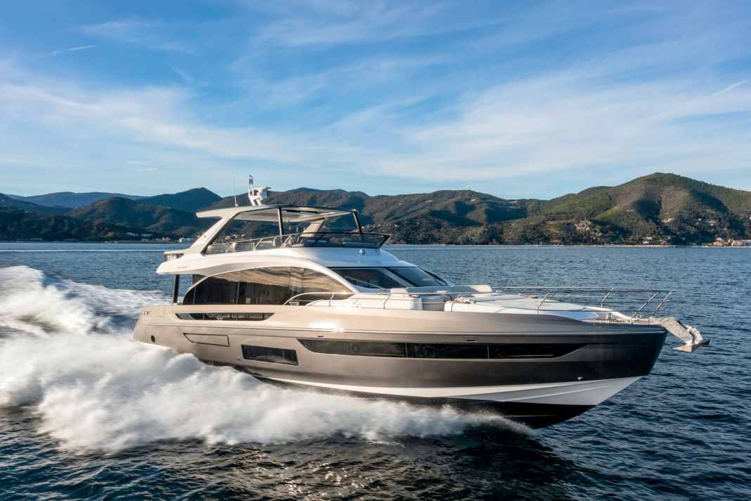 Underway: Azimut specifies a cruising speed of 26 knots, while the Fly 72 cruises particularly economically at 20 knots