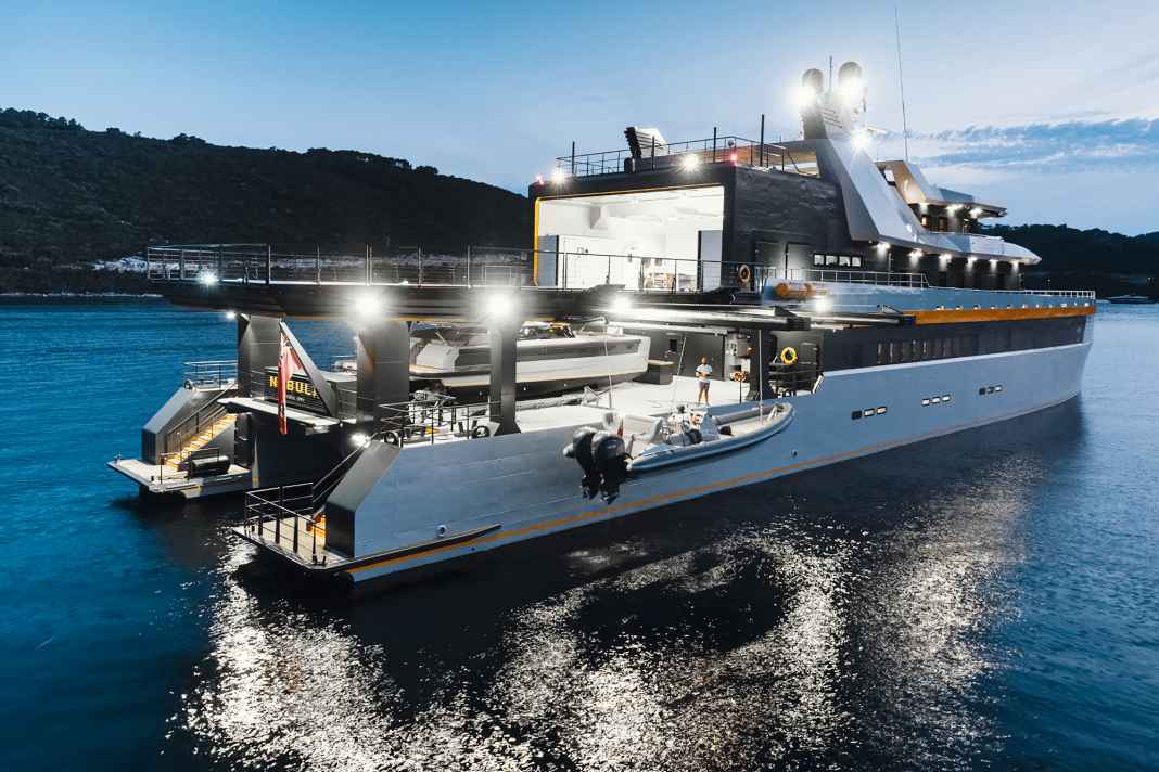Fine company: "Nebula" is a practical transporter and at the same time a well-designed yacht with mega dimensions