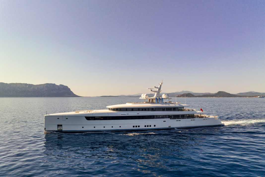 Makes a small wave: Philippe Briand designed an extremely efficient hull for the 66 metre long steel-aluminium construction. The two main diesels burn 280 litres per hour at twelve knots. Top speed is reached at four knots more