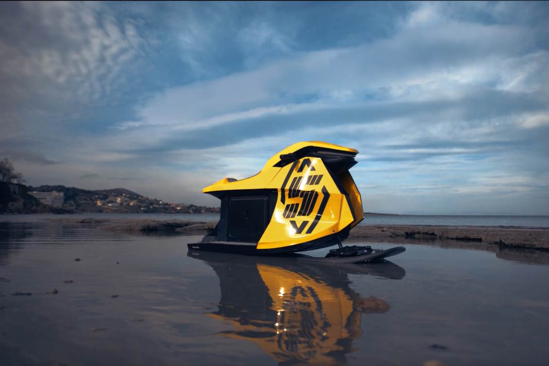 Searacer: Was wie ein Gefährt aus Star Wars wirkt, ist eine Mischung aus Motorrad, Surfboard und Schneemobil. Hier in der Sonderlackierung für Renault