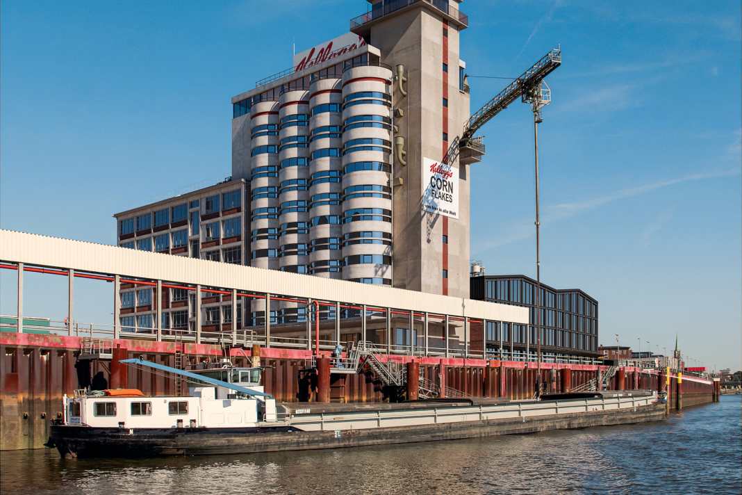Schlafen im Silo und Baden im umgebauten Binnenschiff: innovative Ansätze am Bremer Weserufer