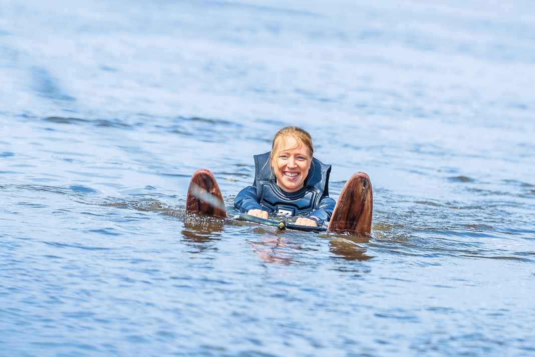 The start is particularly important, and the skis and the view should be in the direction of travel