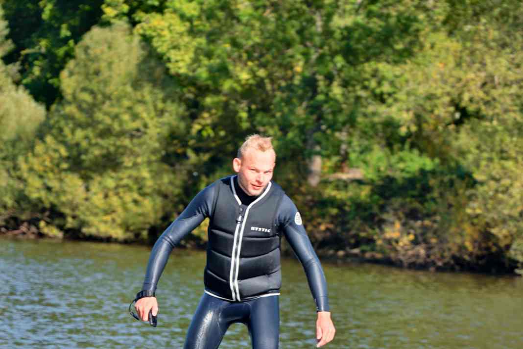 At 6000 euros, an e-foilboard is one of the more expensive fun devices