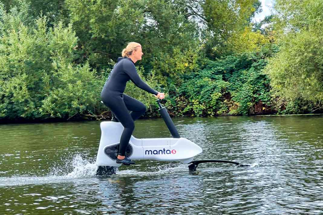 Das Fahrrad wird wie ein normales Fahrrad angetrieben