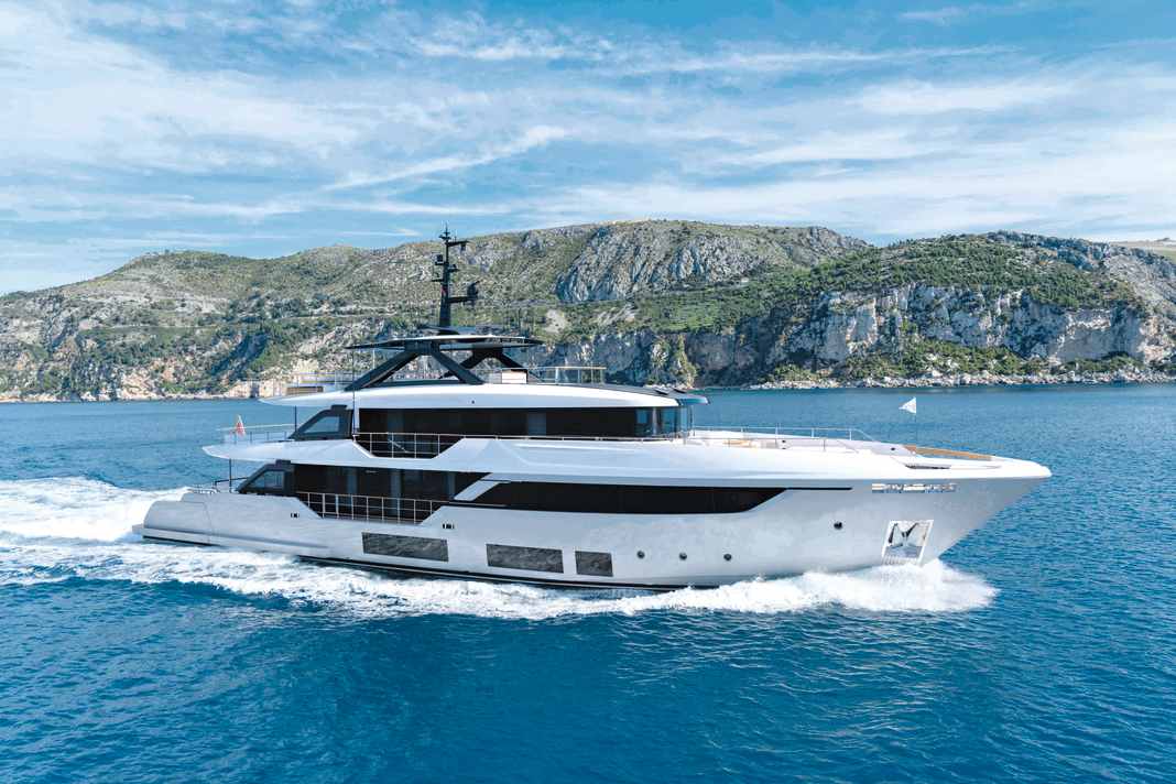 Navetta 38: Quite a slant - Filippo Salvetti drew the outer lines. Two MAN engines are used for the long voyage, with a range of 2800 nautical miles at ten knots.