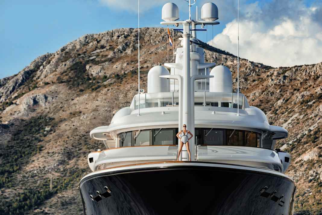 "Aquila": With her 86 metres, the lady from the USA made it to 125th place in our ranking. A week on board costs at least 945,000 euros.