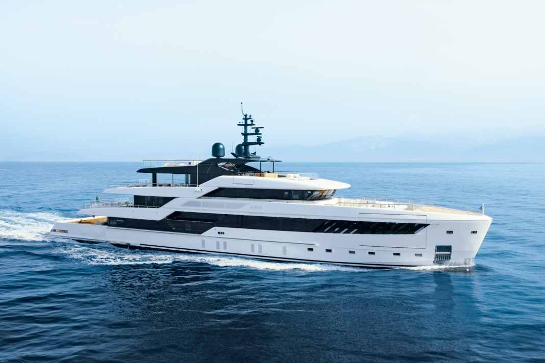 Far ahead: The fuel cell system of the first 50Steel "Almax" is concealed behind the diagonal ventilation slots in the front part of the main deck