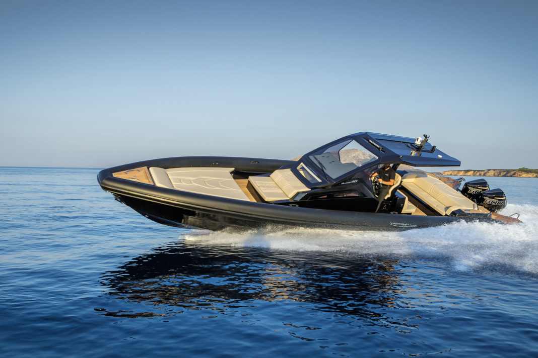 Technohull Alpha 40: The Greek shipyard has already received 28 orders. The maximum motorisation is an outboard duo with 744 kilowatts
