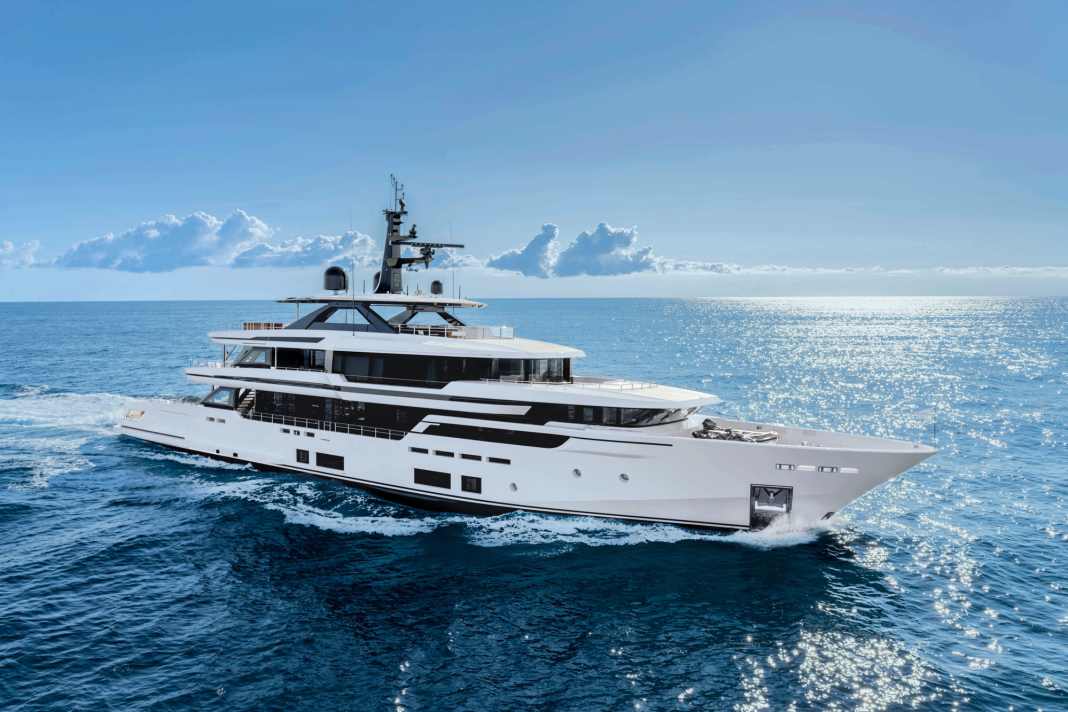 Verdränger: Die Custom Line 50 schiebt  sich mit maximal 16 Knoten durch  die Wellen. Filippo Salvetti zeichnete die  geraden Außenlinien.