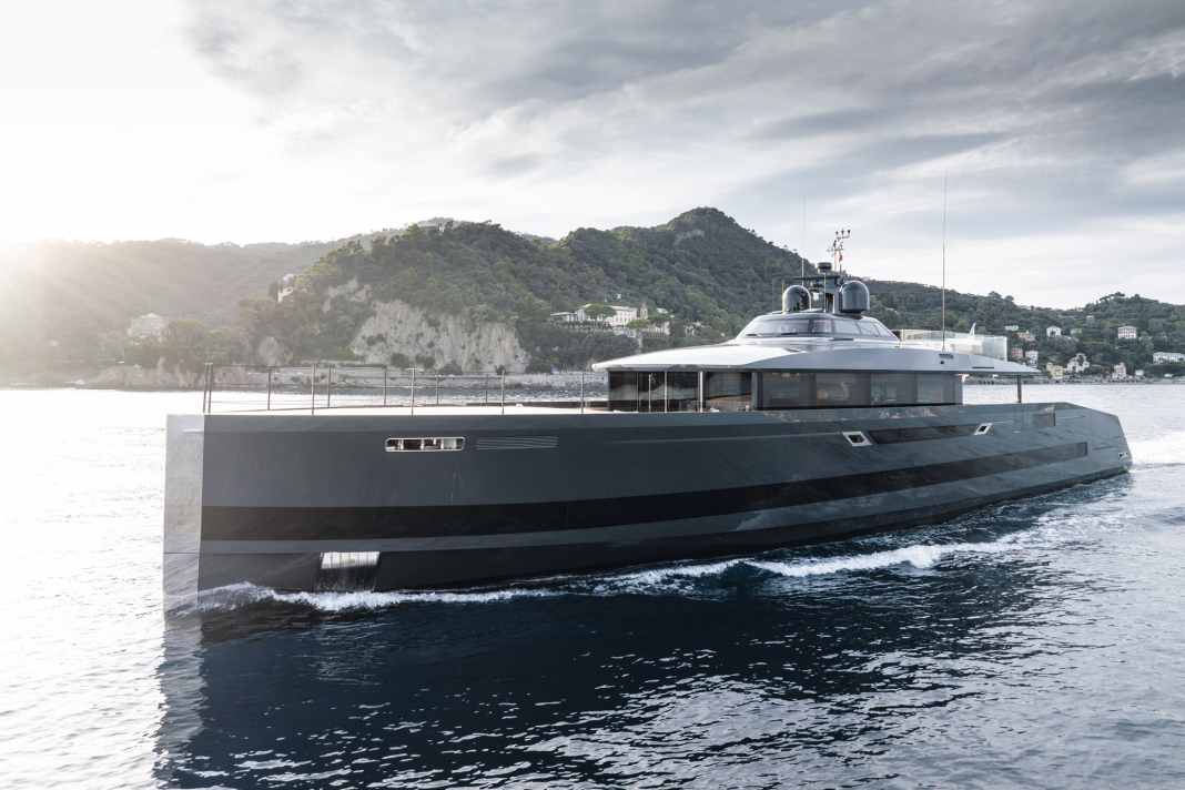 Radical understatement: Sinot's creative team prescribed clear, hard shapes at the bottom and aeroplane geometries at the top.  The solid glass surfaces are softened by the high skylight with bevelled edges, windows and gaps.