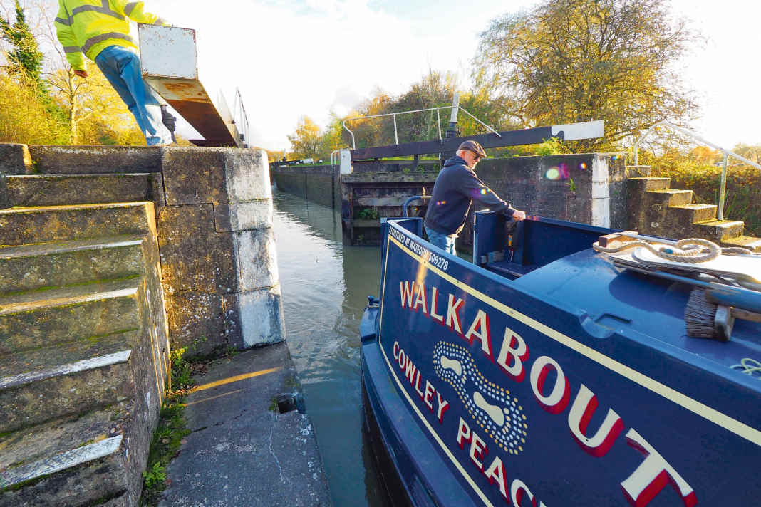 We accompany a German narrowboat captain on board his "walkabout".