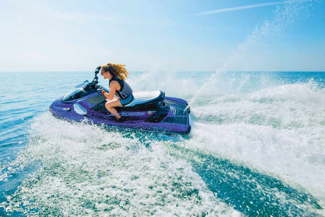 Both levers can be used simultaneously, allowing the JetBlaster to turn in the tightest of spaces.