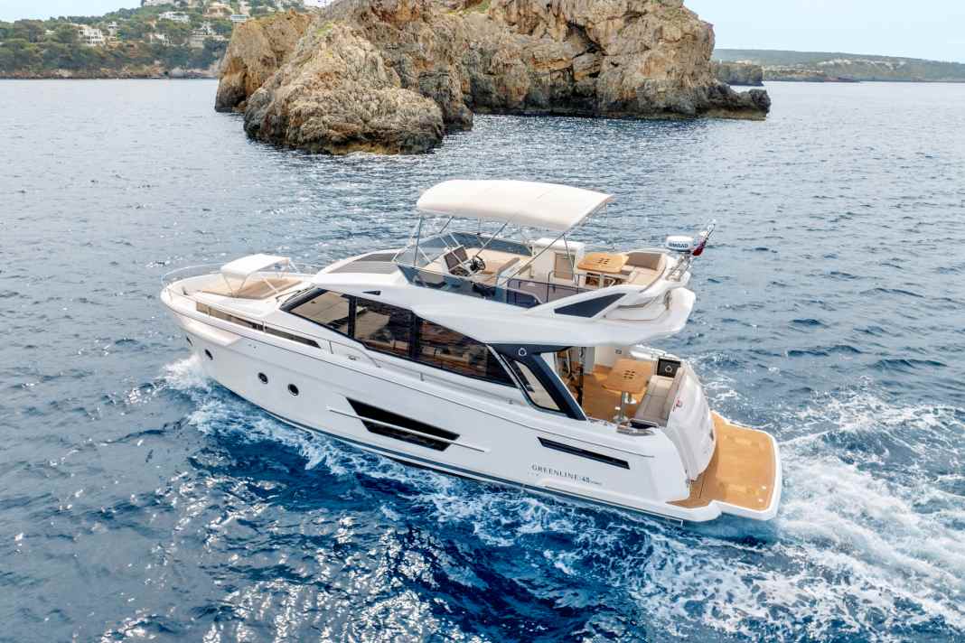 We put it to the test and travelled for 24 hours in a hybrid boat - without recharging electricity on land.