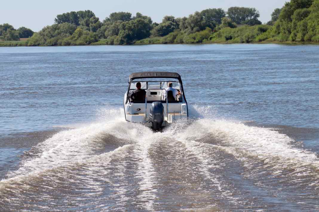 We explain how to adjust trim tabs correctly.