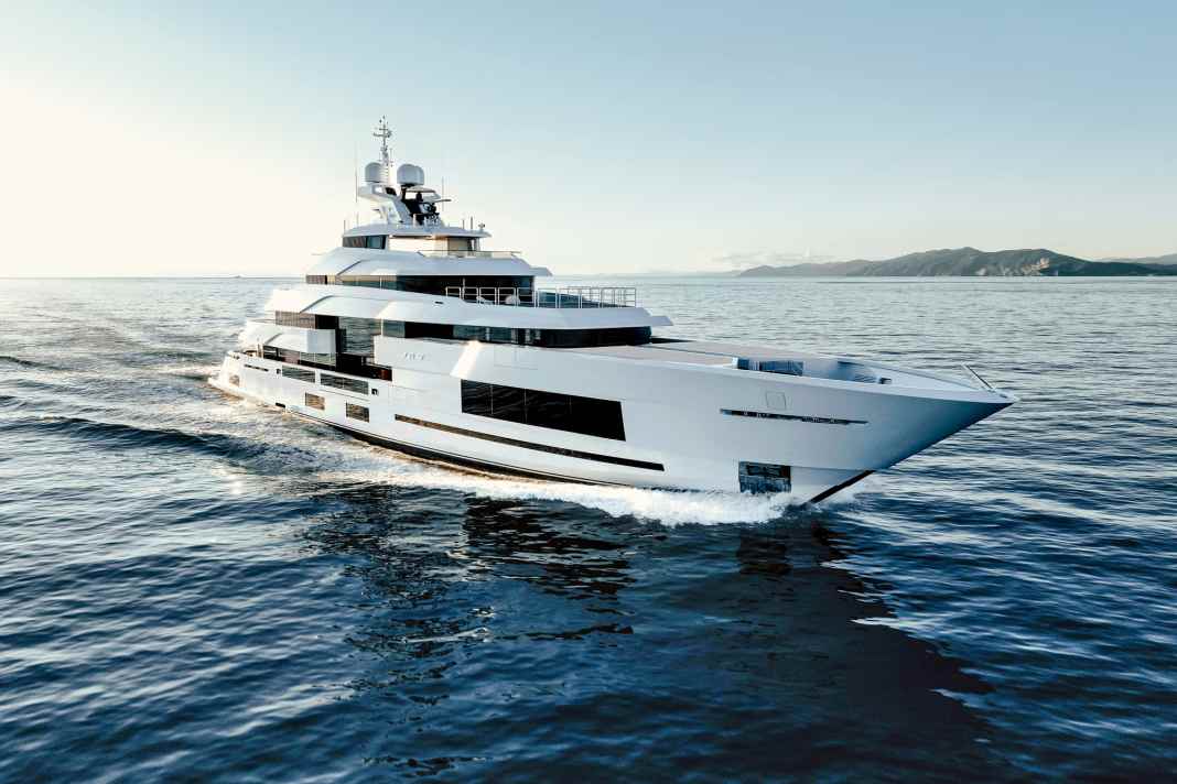 Thinking further: parallels to "Life Saga" are obvious, but the subsequently integrated owner's cabin under the new Observation Deck is not.