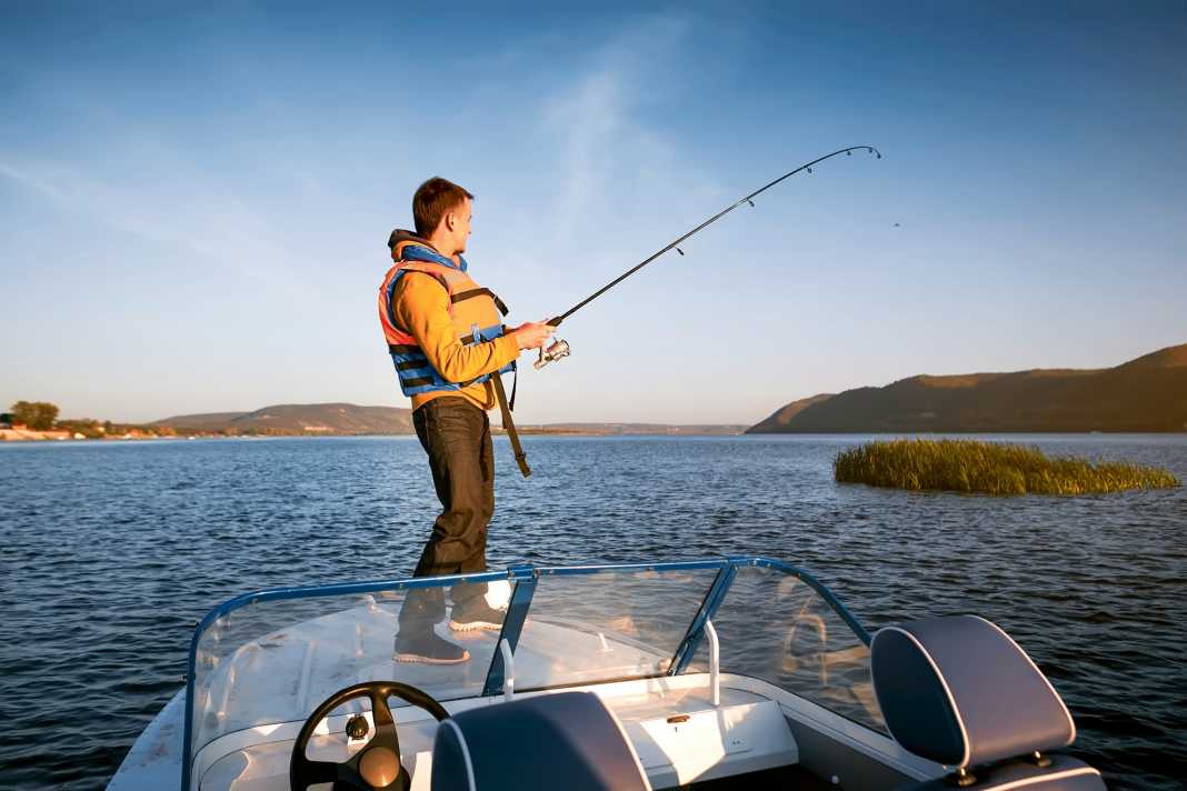 The motorboat is the perfect starting point for fishing:  Flexible in use and practical for equipment and prey.