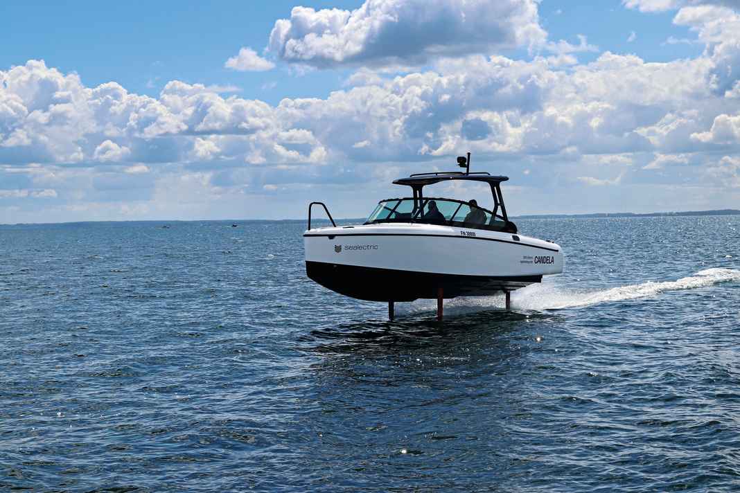 Silent and above the waves. The Candela C-8 flies over the water with its wings.