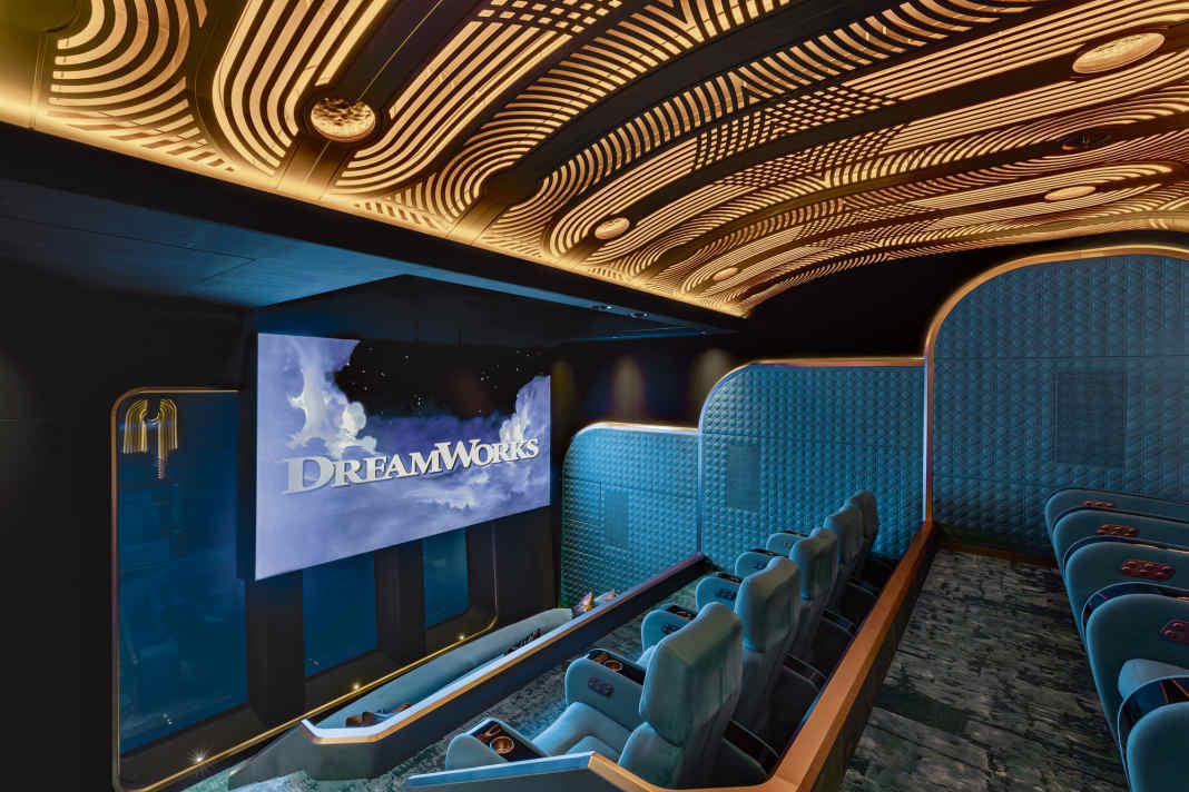 Für die 122 Meter lange Lürssen wählte der Eigner eine Doppelnutzung ...