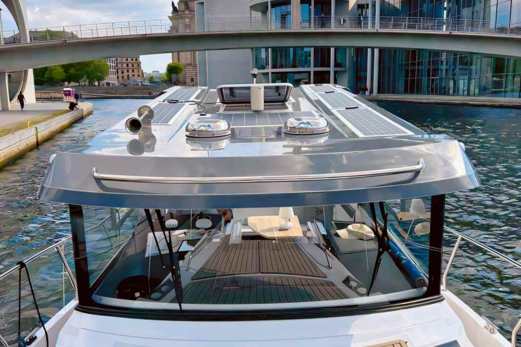 A leisurely ride through Berlin's government district. The electric drive is perfect for such journeys.