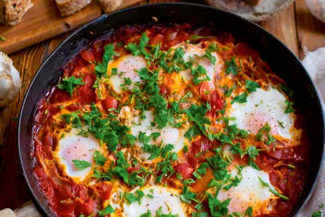 Shakshuka is the breakfast classic from Israel. One pan is all you need to prepare it.