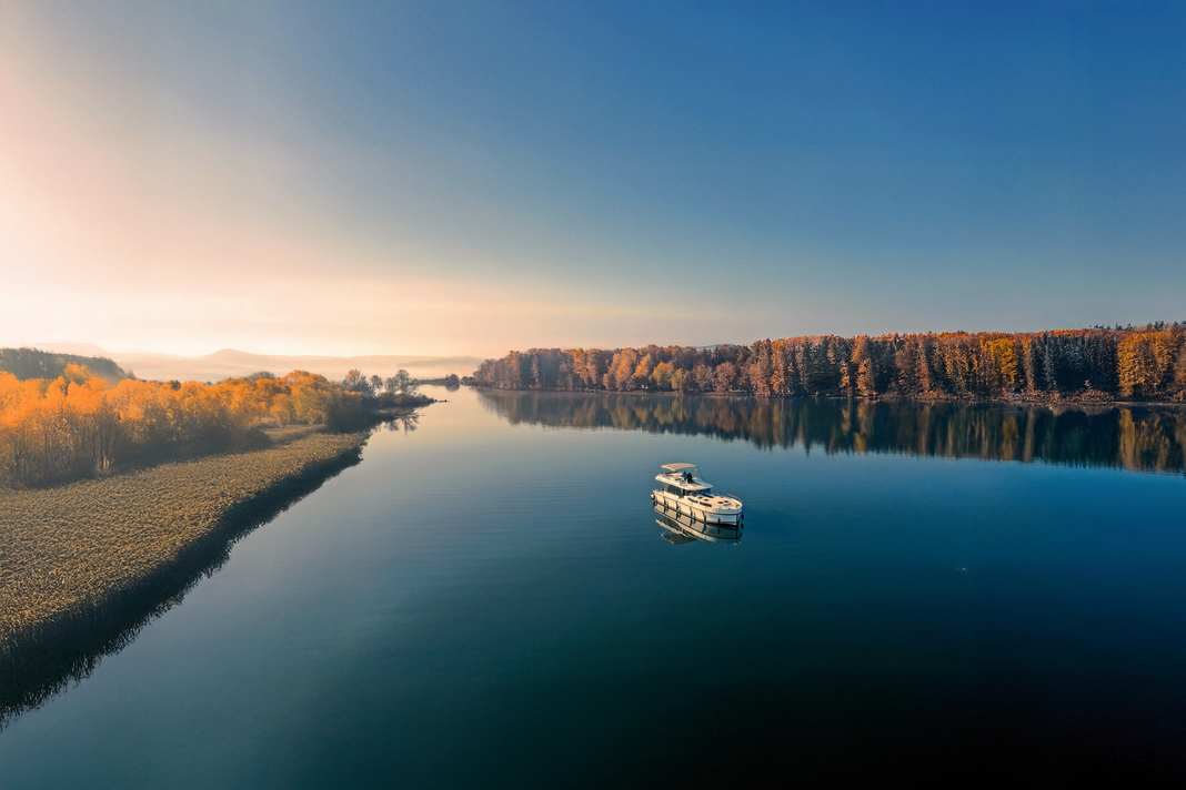 With over 250,000 lakes and more than 100,000 kilometres of rivers and canals, the Canadian province of Ontario is made for nature lovers and water sports enthusiasts.