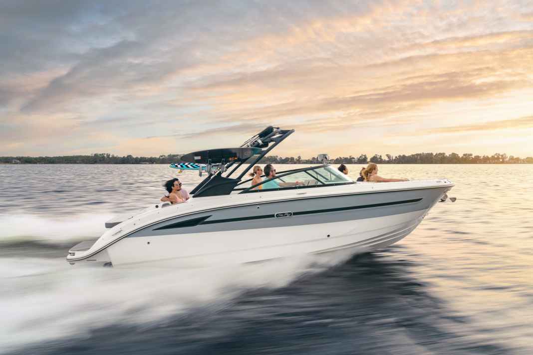 Winner in the category sport boats up to 10 metres: Sea Ray SDX 270 Surf