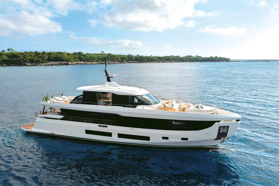At peace with itself: the exterior by Alberto Mancini favours an elegant, effortless appearance. The long upper deck leads into a large bow lounge.