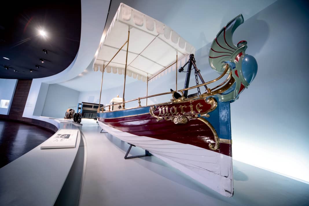 Die „Marie“ steht im Mercedes-Benz Museum in Stuttgart und wirkt wie ein zierliches Modell. Der kleine Prachtbau war ein Werbe­geschenk von Gottlieb ­Daimler für Reichskanzler Otto von Bismarck.