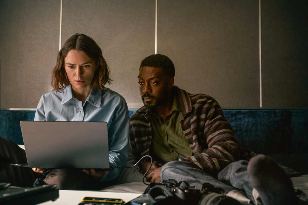 Omicidio a bordo: Keira Knightley e David Ajala indagano su "Savannah".