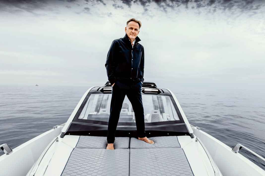 Balance found: Espen Øino on his Windy SR40. He dedicated himself to series boats at the peak of his career.